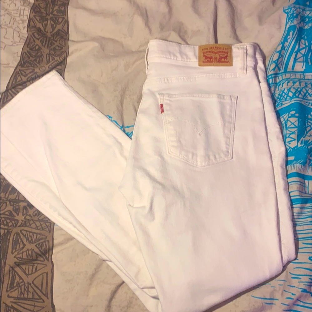 White Levi’s Jeans